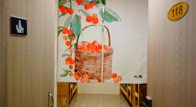 Кровать в общем номере (женский номер) Hidden Garden Youth Hostel -Oriental Pearl &Lujiazui -Garden Social Area -Bar -Café -Free Laundry Luggage Storage -24H Front Desk -English Service