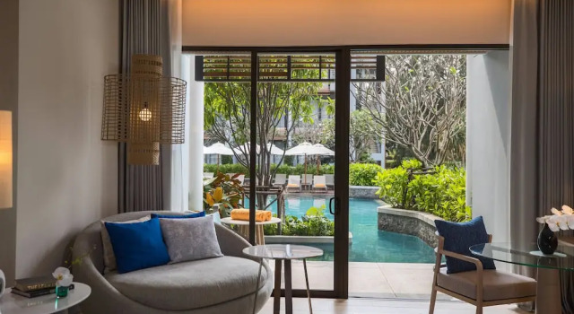Двухместный номер Standard с балконом и с видом на бассейн Renaissance Pattaya Resort & Spa