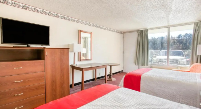Четырёхместный номер Standard Travelers Inn By OYO, Templeton VA