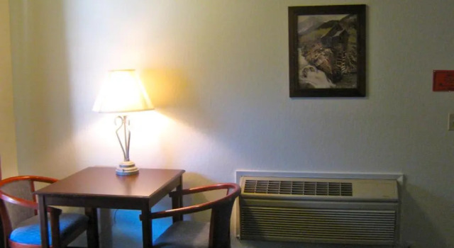 Четырёхместный номер Standard Jamestown Railtown Motel
