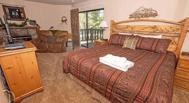 3407 Pine Hill 2 Bedroom Home by RedAwning, Забронировать Апартаменты/квартира Саут-Лейк-Тахо South Lake Tahoe Area, рядом с Канатная дорога Эриал-Трамвей