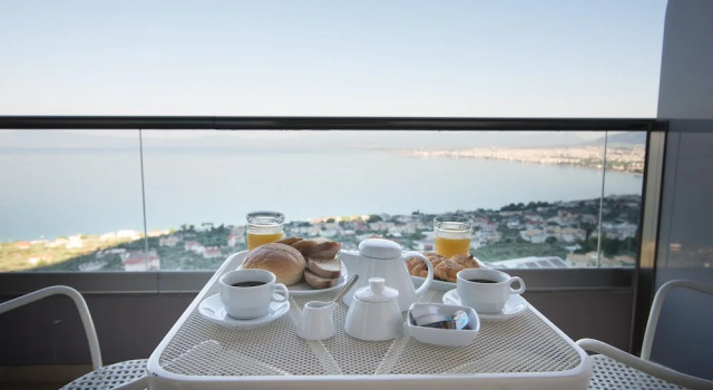 Номер Deluxe с балконом и с видом на море Belvedere Hotel