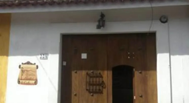 Huellas Hostal Antigua, Book Hotel Hotels in Zacatepeques with Parking, Parking