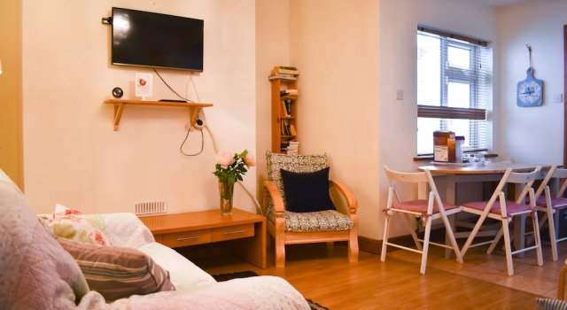 Central 3 Bedroom Townhouse Near O'Connell Street, Забронировать Отель Отели Дублина с парковкой, рядом с Dublin District Coroner's Court, Парковка