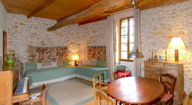 House With 4 Bedrooms in Laudun-l'ardoise, With Wonderful City View, Furnished Garden and Wifi, Book Hotel Hoteller i Laudun med parkering, Parkering