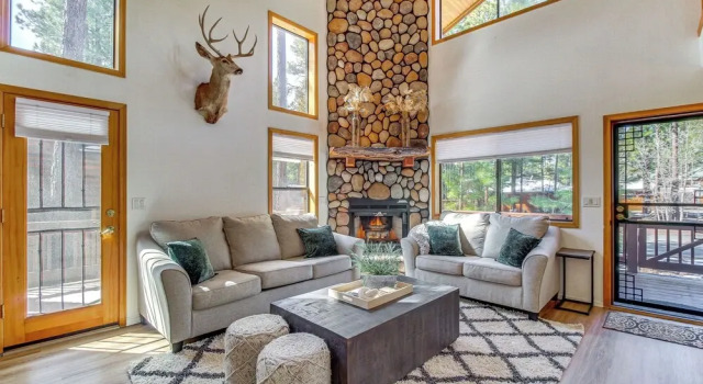 Коттедж с 3 комнатами Pet-friendly Cabin w/ Fire Pit in Pinetop!
