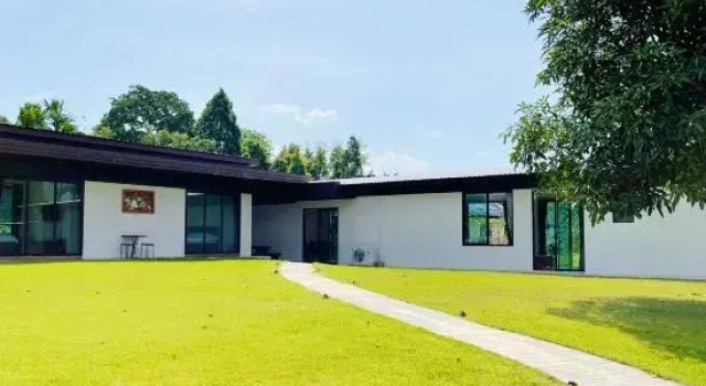 Spacious Private Villa Modern Style near beach, Забронировать Вилла Отели Южного Таиланда с парковкой, Парковка