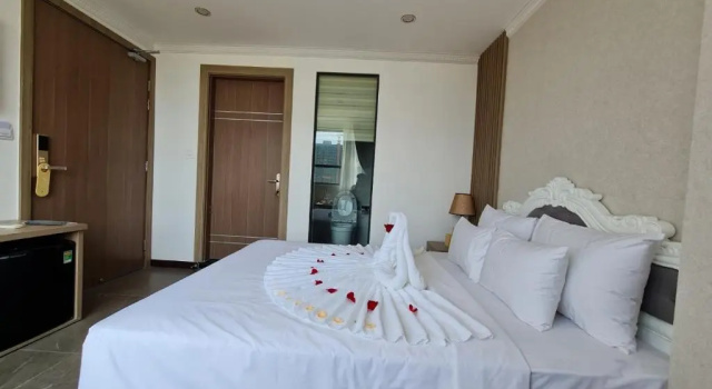 Трёхместный номер Standard с красивым видом из окна Pearl Beach Hotel Quy Nhon