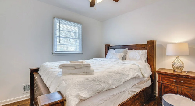 Коттедж с 4 комнатами Charming Atlanta Home w/ Yard: 7 Mi to Downtown!