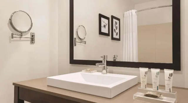 Четырёхместный номер Standard Country Inn & Suites by Radisson, Schaumburg, IL