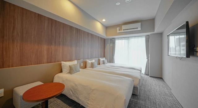 Трёхместный номер Deluxe с балконом Nico Hotel