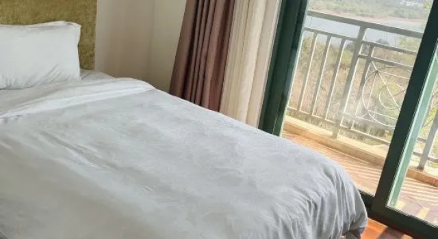 Люкс Deluxe Fuxian Lake Xisu Hotel
