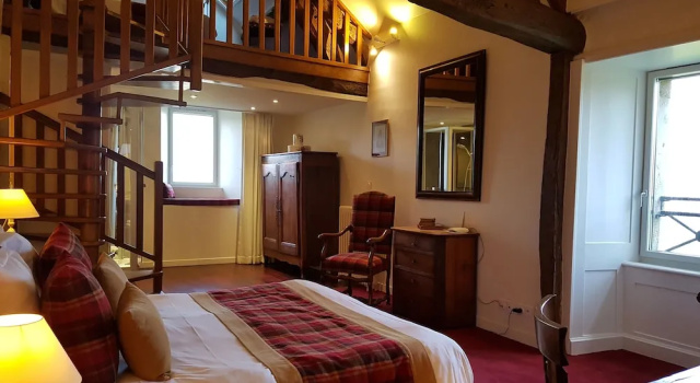 Трёхместный номер Standard Мансарда Manoir de Kergrech