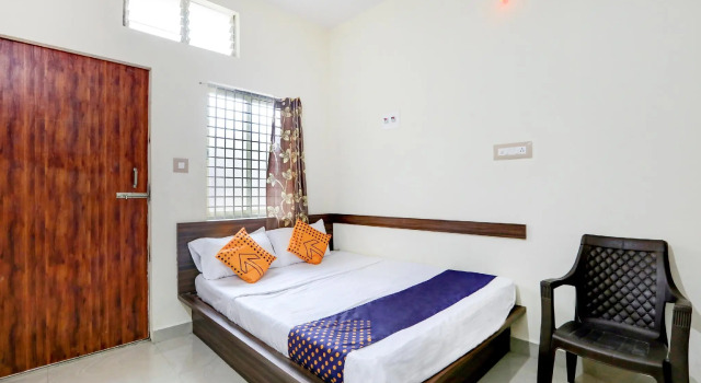 SPOT ON 65397 New Dhan Win Lodge, Book Hotel Hoteller i Bangalore med parkering, Parkering