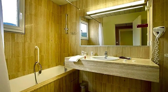 Семейный номер Standard Logis Hôtel Cartier