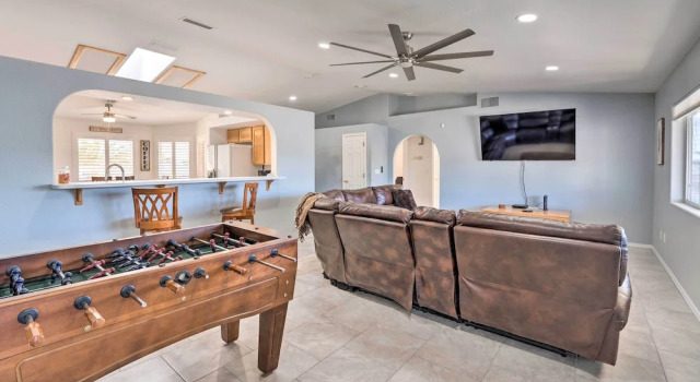 Коттедж Patio + Fire Pit: Central Home in Lake Havasu City