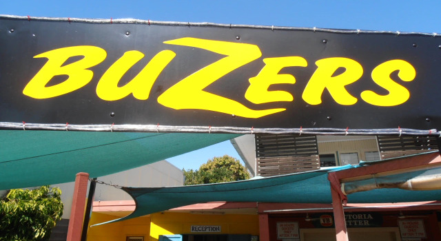 Lit en dortoir (dortoir masculin) Buzers