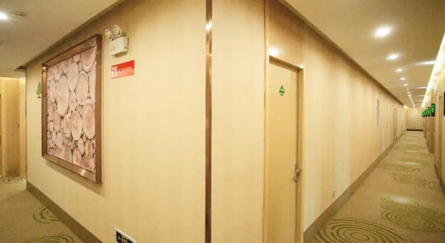 GreenTree Inn (Huoqiu Guangming Avenue)), Varaa Hotelli Hotellit Luan pysäköinnillä, Pysäköinti