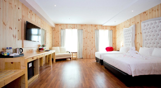 Трёхместный номер Deluxe Vouk Hotel Suites, By The Blanket