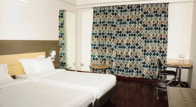 Rosewood International Hotel, Rezervovat Hotel Hotely v Bangalore s parkováním, Parkování