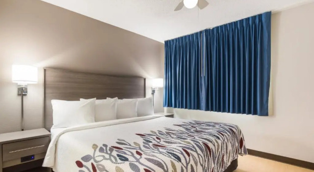 Четырёхместный люкс Red Roof Inn Lawrenceburg