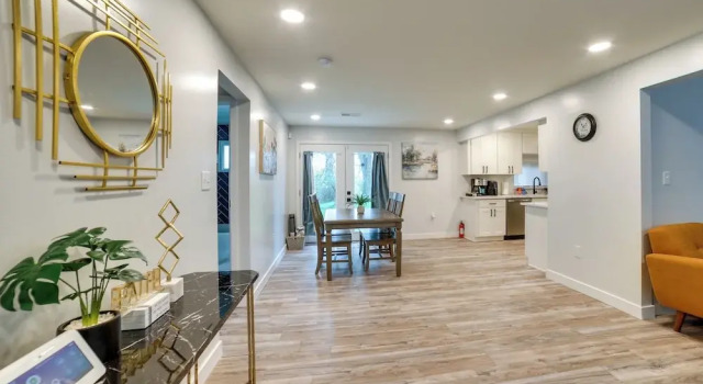 Monroeville Vacation Rental - 2 Mi to Downtown!, Boek Hotel Hotels in Monroeville met parkeren, Parkeren