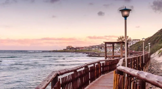 Апартаменты Bayview Seafront Apartment