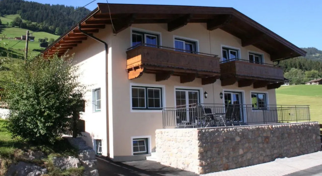 Коттедж с балконом Holiday Home Brixen near Skiwelt Slopes