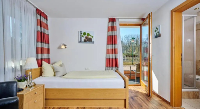 Одноместный номер Comfort с балконом Hotel Restaurant Zum Goldenen Anker mit Hallenbad & Wellnessbereich