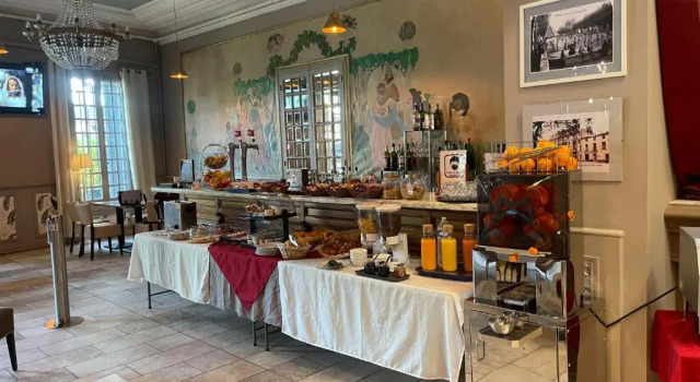 Одноместный номер Standard с видом на парк The Originals Boutique, Le Grand Hôtel Molière, Pézenas