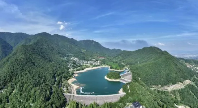 Jinhua Jinxianju Hotel, Rezerwuj Hotel Hotele w Jinhua z parkingiem, Parking