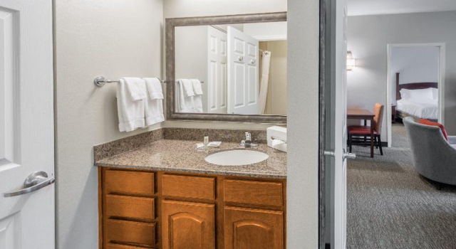 Люкс с 2 комнатами Staybridge Suites - Kansas City-Independence by IHG