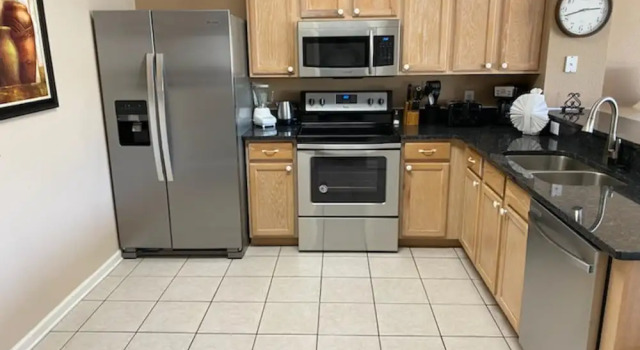 Коттедж 3 BR 2 Miles to Disney Pool Free Wifi and More