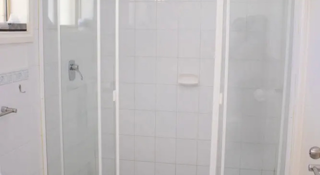 Четырёхместный номер Standard с балконом Golf Club Motor Inn Wingham