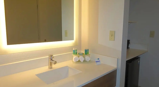 Номер Standard Holiday Inn Express & Suites Brentwood