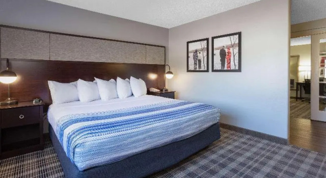 Люкс AmericInn by Wyndham Madison South