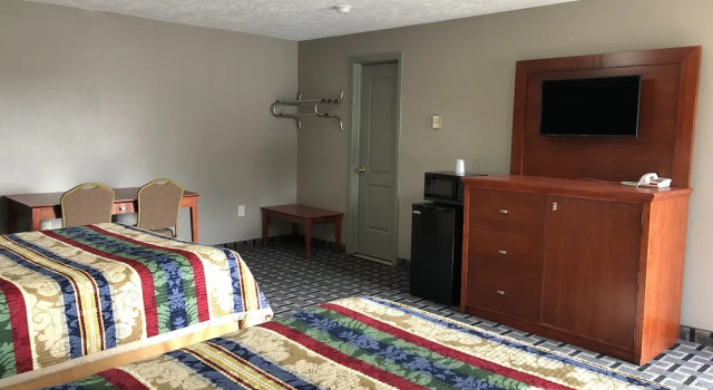 Четырёхместный номер Standard Royal Motel