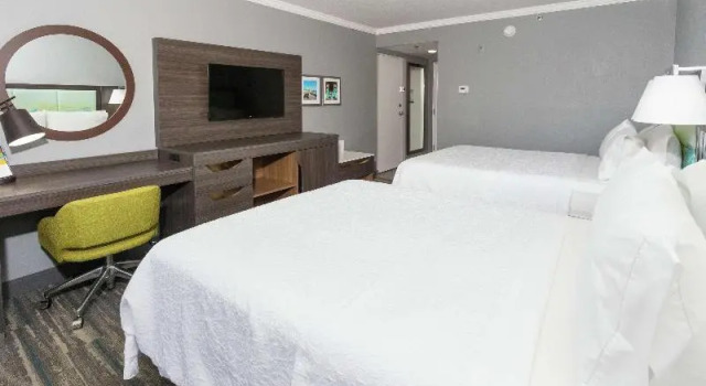 Четырёхместный номер Standard с балконом и с видом на город Hampton Inn Saint Augustine Beach