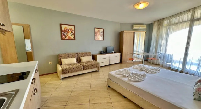 Студия с балконом и с видом на бассейн Menada Grand Resort Apartments
