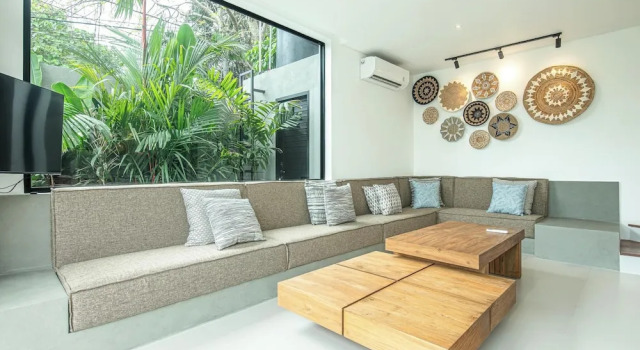 Elegant 5BR Modern Villa Steps From Caf Del Mar, Rezervovat Vila Chaty v Bali, Chalupa
