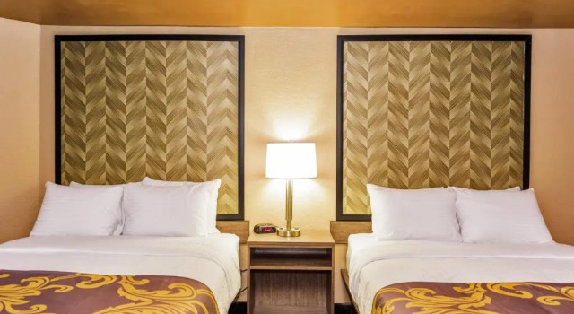 Четырёхместный номер Standard AArya Hotel By Niagara Fashion Outlets