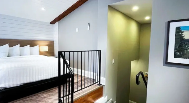 Двухместный номер Standard с видом на бассейн Colonial Hotel & Suites