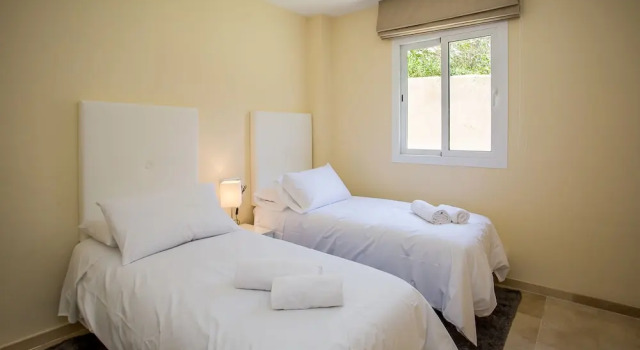 Luxurious and Spacious, 3 bedroom apartment ZA16, Забронировать Апартаменты/квартира Отели Марбелья с парковкой, Парковка