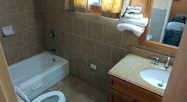 Номер Economy Encino Motel
