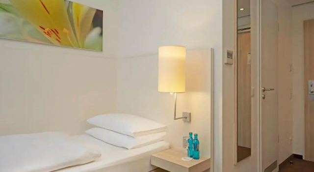 Номер Comfort H+ Hotel München