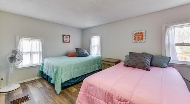 Adorable Cottage: Fire Pit, Walk to Colonial Beach, Buchen Sie Ferienhaus Colonial Beach Virginia