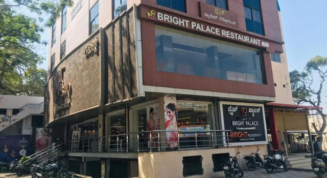 STAYMAKER Bright Palace Residency, Rezervovat Hotel Hotely v Bangalore s parkováním, Parkování