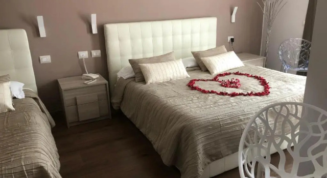 Полулюкс Hotel Royal