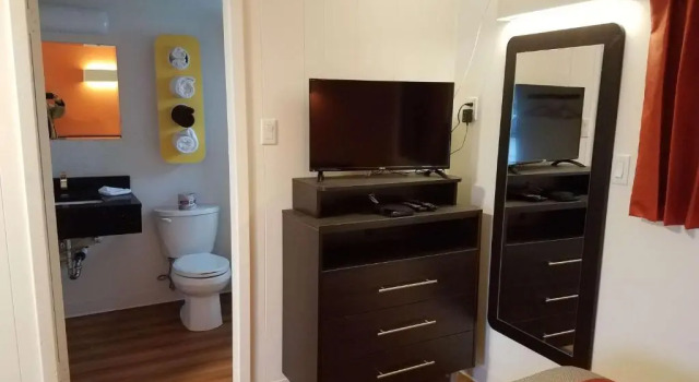 Четырёхместный номер Deluxe Motel 6 Cranbrook