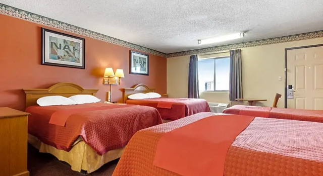 Шестиместный номер Standard Freer Executive inn and Studios